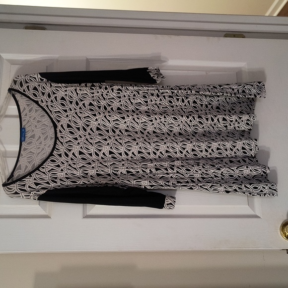 Super long top, so cute with pants/leggings - Picture 1 of 3